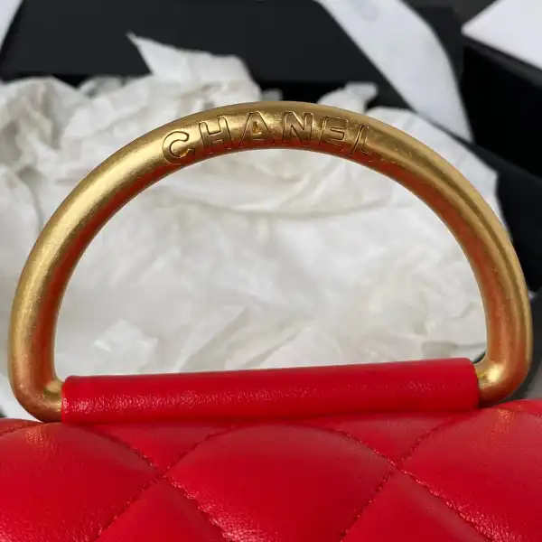 First bag ru CHANEL HANDLE BAG