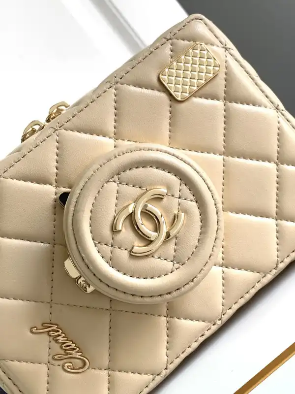 CHANEL Vintage Camera Bag-18CM