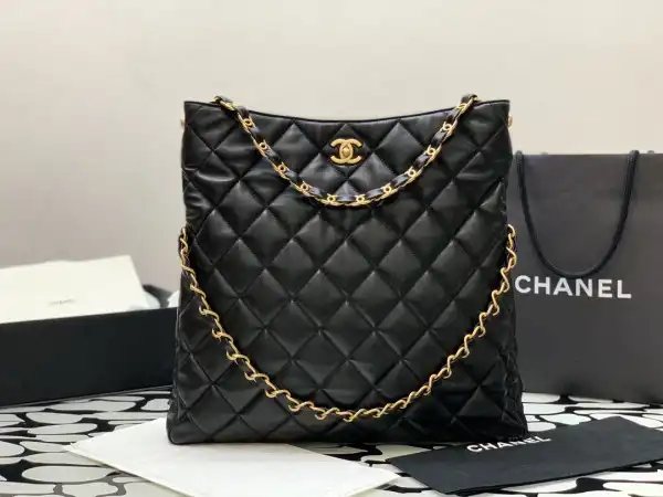 CL MAXI HOBO HANDBAG