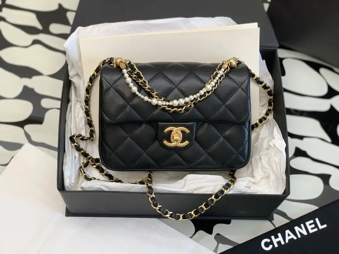 CHANEL FLAP BAG 20CM