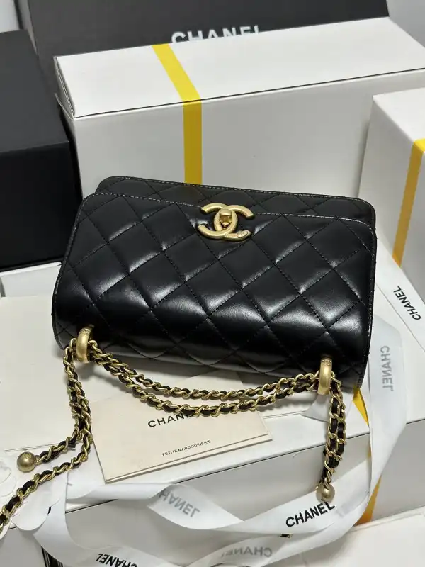 First bag ru CHANEL FLAP BAG - 14.5*22*8cm