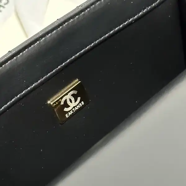 CHANEL FLAP BAG - 14.5*22*8cm