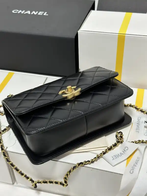 CHANEL FLAP BAG - 14.5*22*8cm