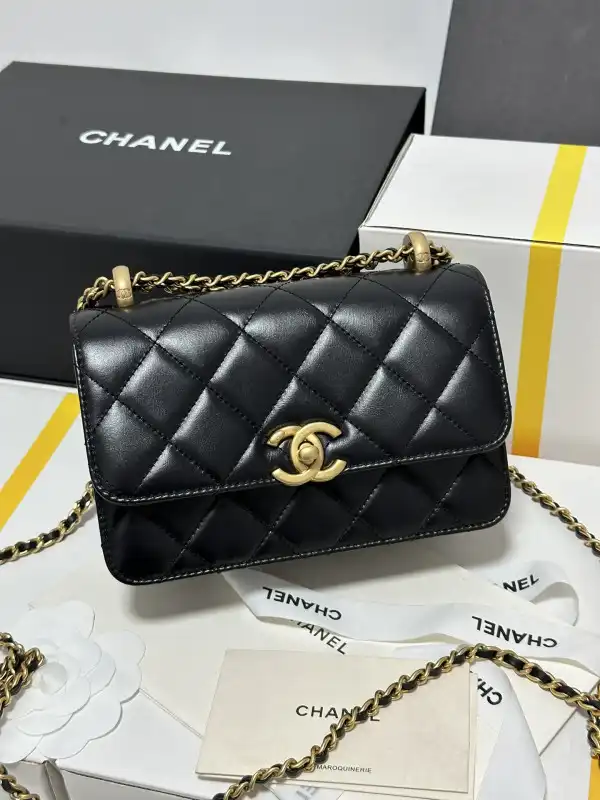 CHANEL FLAP BAG - 12×19×8cm