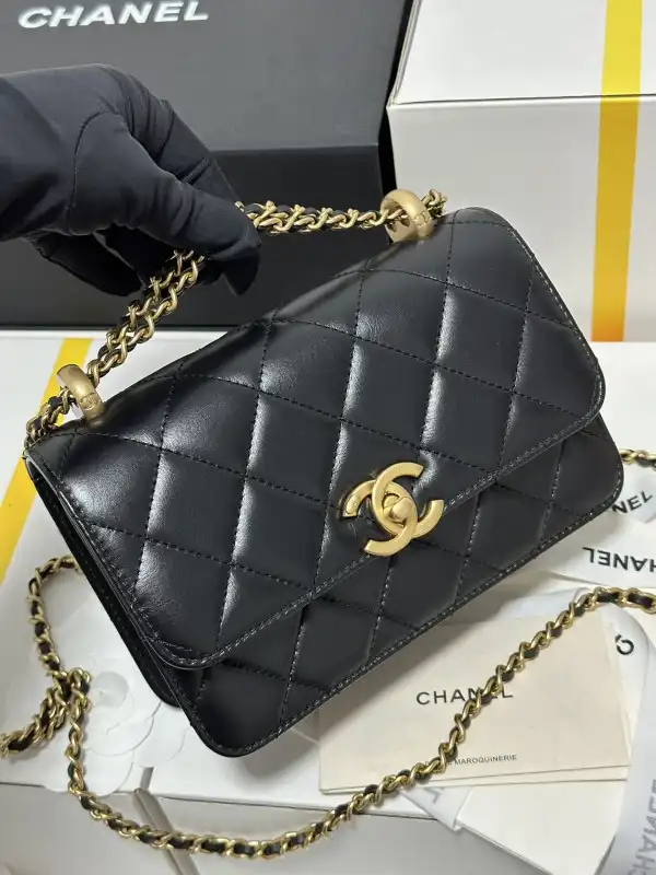 CHANEL FLAP BAG - 12×19×8cm