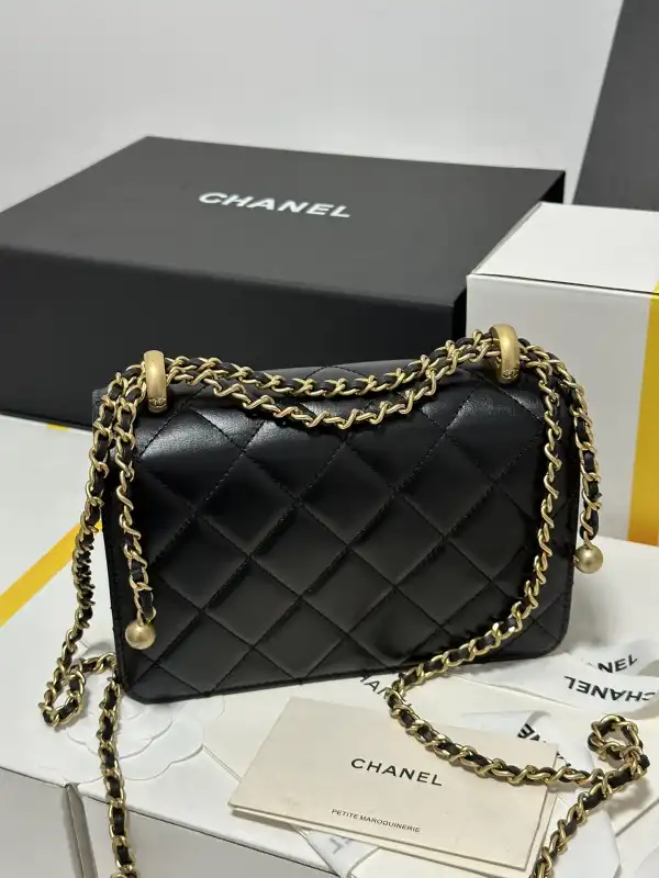 CHANEL FLAP BAG - 12×19×8cm