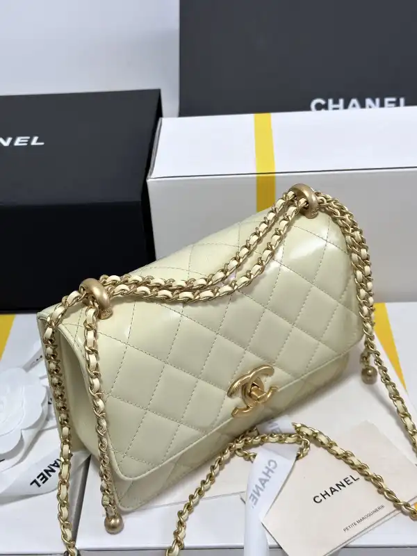 CHANEL FLAP BAG - 12×19×8cm