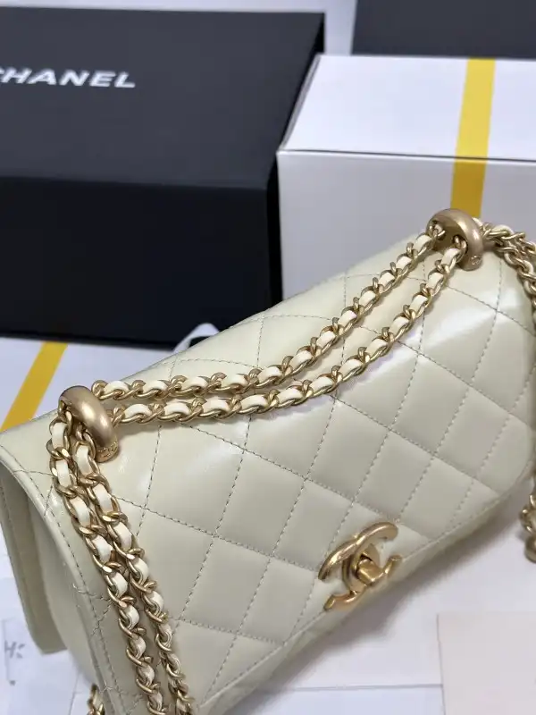 CHANEL FLAP BAG - 14.5*22*8cm