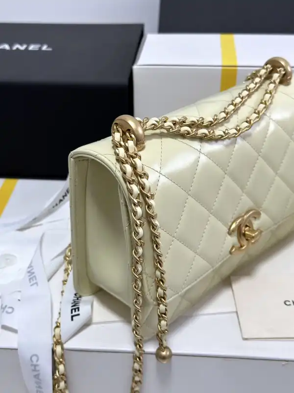 CHANEL FLAP BAG - 12×19×8cm