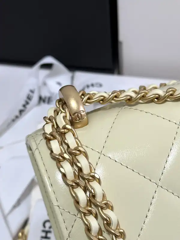 CHANEL FLAP BAG - 12×19×8cm