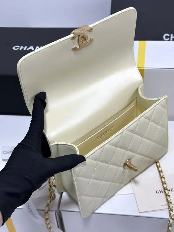 CHANEL FLAP BAG - 12×19×8cm