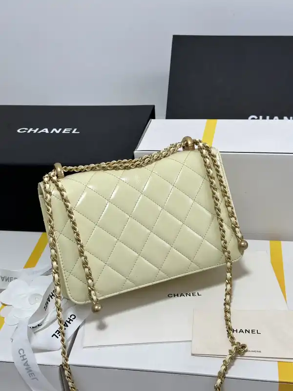 CHANEL FLAP BAG - 12×19×8cm