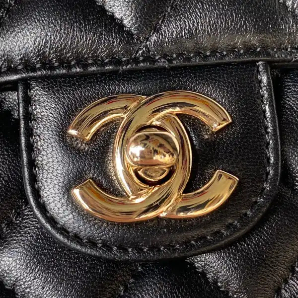 CHANEL FLAP BAG WITH TOP HANDLE-18CM