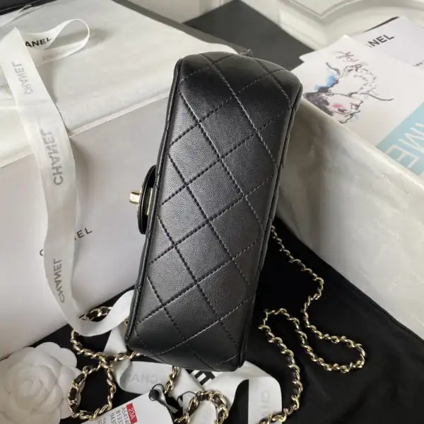 CHANEL FLAP BAG WITH TOP HANDLE-18CM