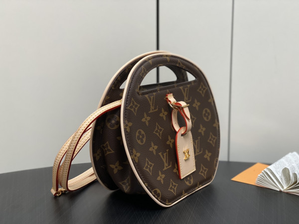 LOUIS VUITTON Around Me PM