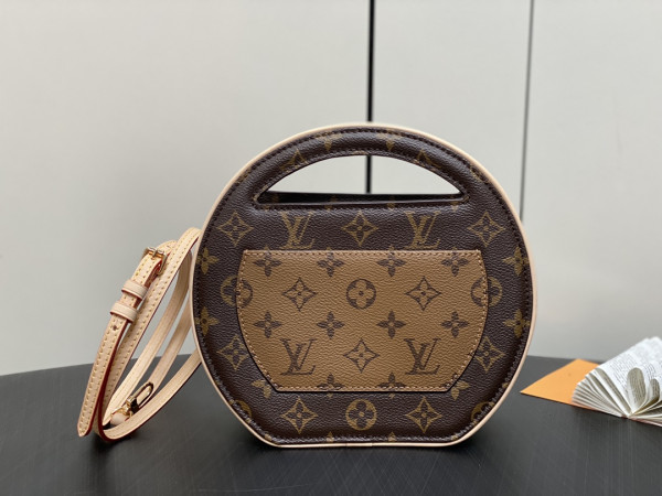 LOUIS VUITTON Around Me PM