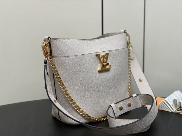 LOUIS VUITTON Lock and Walk - 20 x 20.5 x 12CM