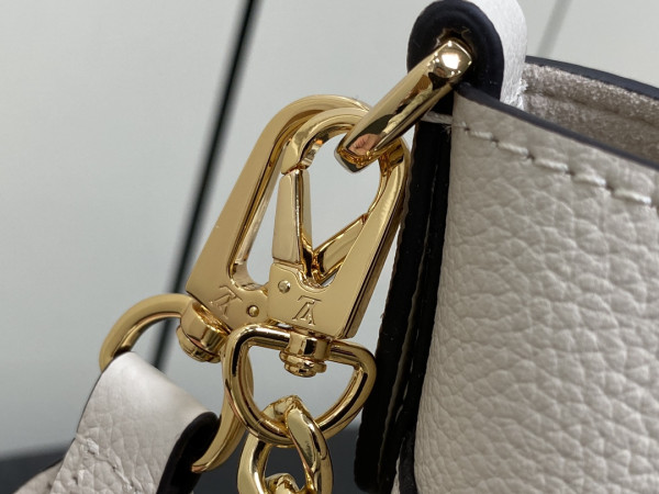 LOUIS VUITTON Lock and Walk - 20 x 20.5 x 12CM