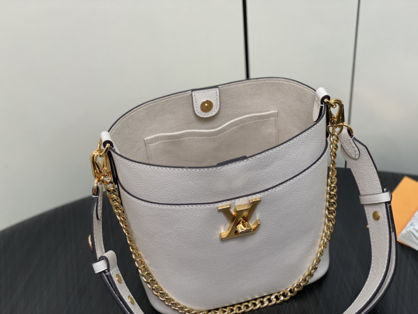 LOUIS VUITTON Lock and Walk - 20 x 20.5 x 12CM