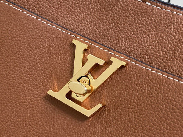 HOT SALE LOUIS VUITTON Lock and Walk - 20 x 20.5 x 12CM