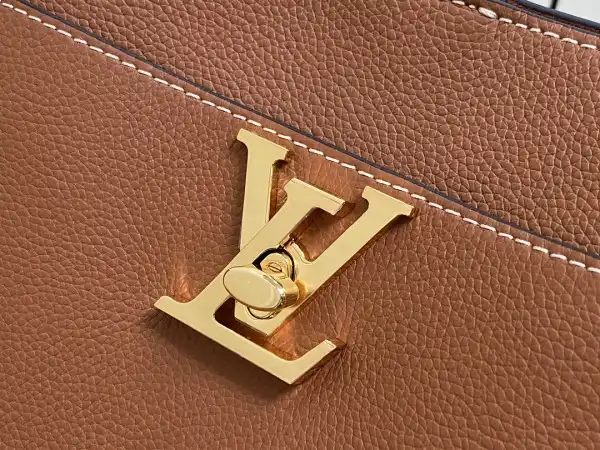 Frstbag ru LOUIS VUITTON Lock and Walk - 20 x 20.5 x 12CM