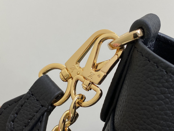 LOUIS VUITTON Lock and Walk - 20 x 20.5 x 12CM