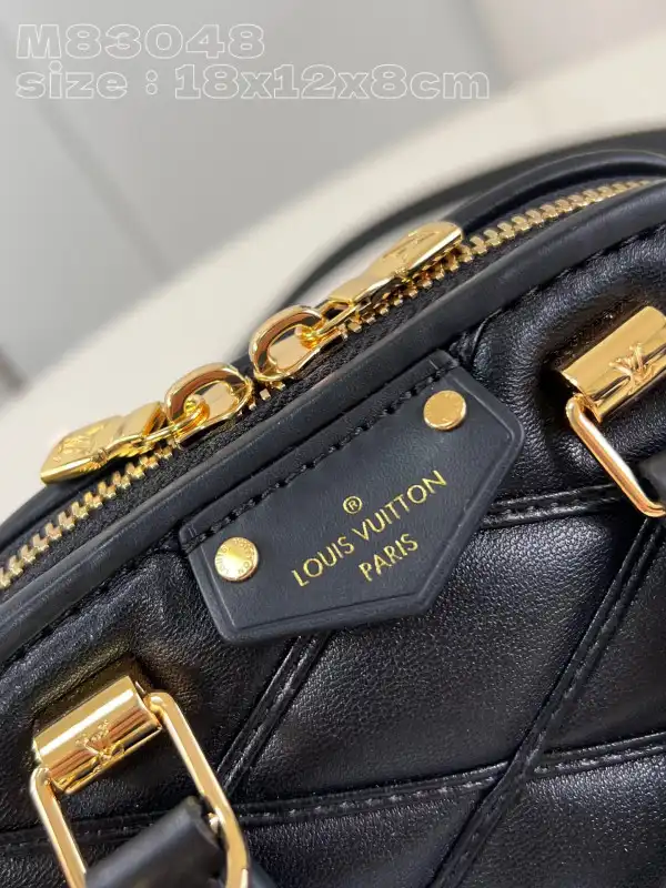 First bag ru LOUIS VUITTON Nano Alma-18*12*8cm