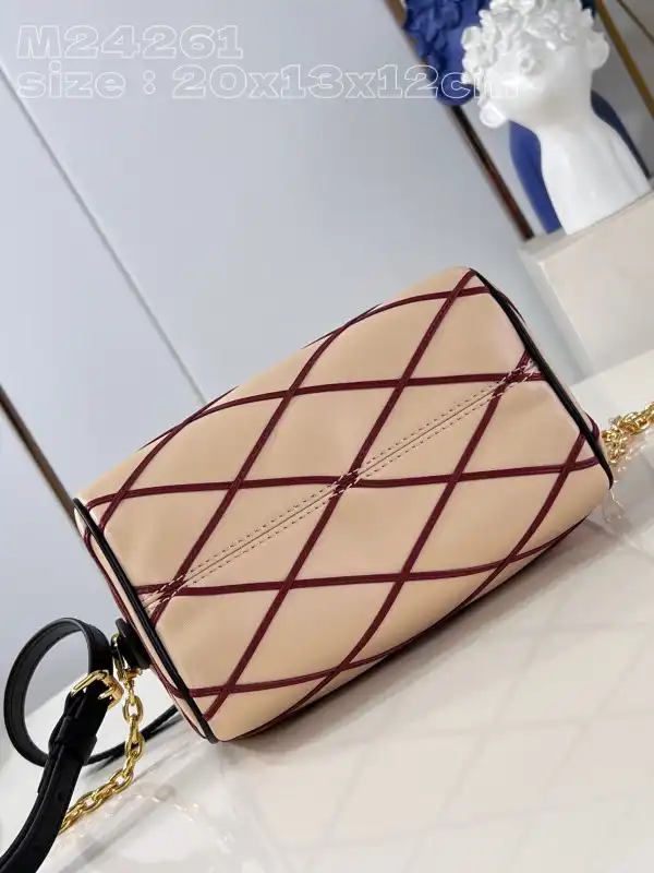 Repladies offers premium fake Louis bags at unbeatable prices. Our products are cheap because we focus on direct sales LOUIS VUITTON SPEEDY BANDOULIÈRE 20