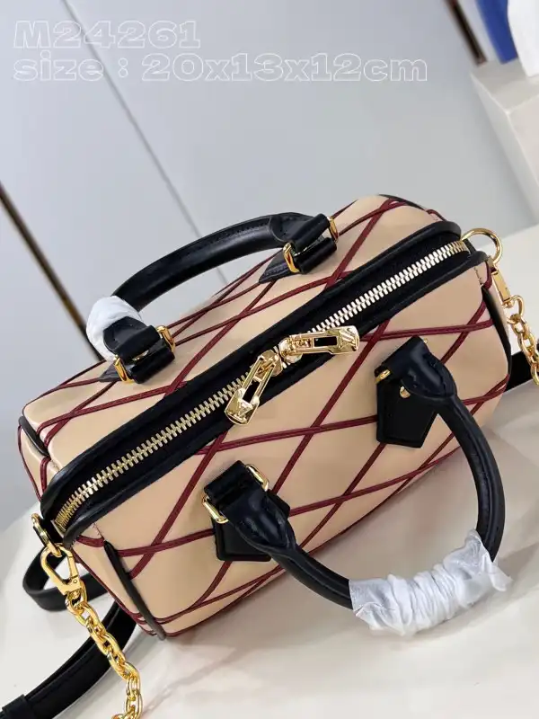 Repladies offers premium fake Louis bags at unbeatable prices. Our products are cheap because we focus on direct sales LOUIS VUITTON SPEEDY BANDOULIÈRE 20