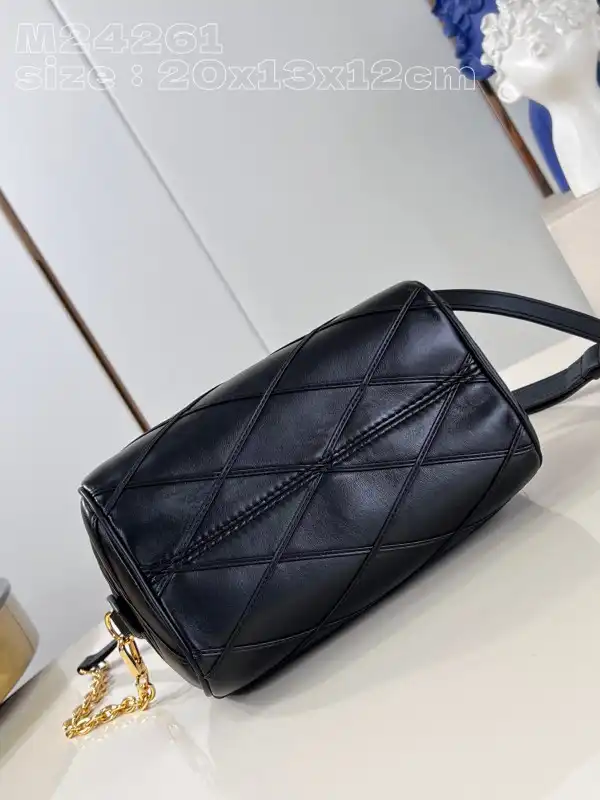 Repladies offers premium fake Louis bags at unbeatable prices. Our products are cheap because we focus on direct sales LOUIS VUITTON SPEEDY BANDOULIÈRE 20