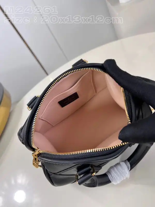 Repladies offers premium fake Louis bags at unbeatable prices. Our products are cheap because we focus on direct sales LOUIS VUITTON SPEEDY BANDOULIÈRE 20