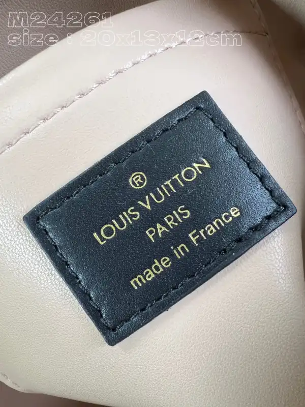 First bag ru LOUIS VUITTON SPEEDY BANDOULIÈRE 20