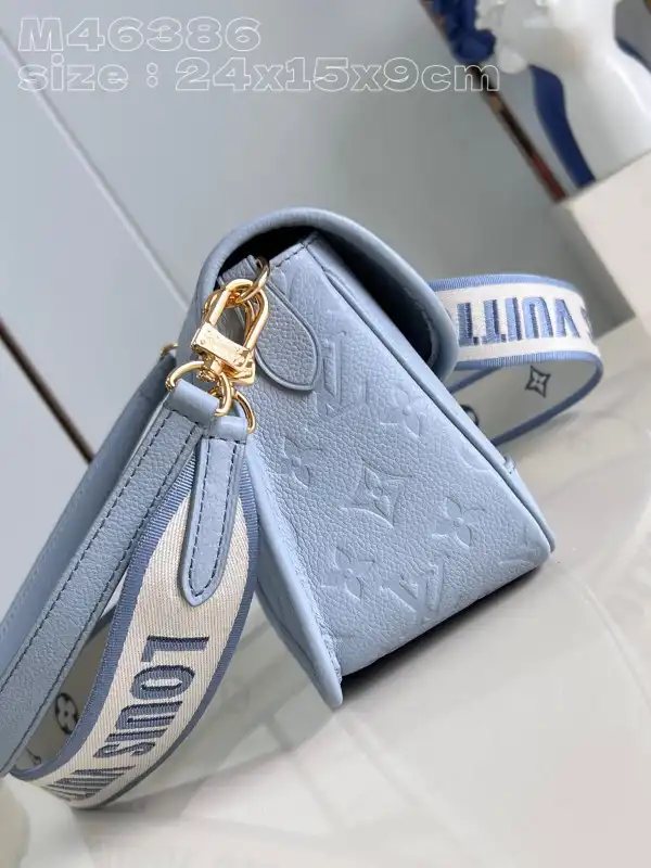 LOUIS VUITTON Nano Diane-24*15*9 CM