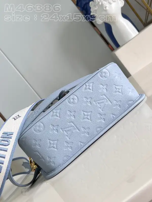 Aaa replica ru LOUIS VUITTON Nano Diane-24*15*9 CM