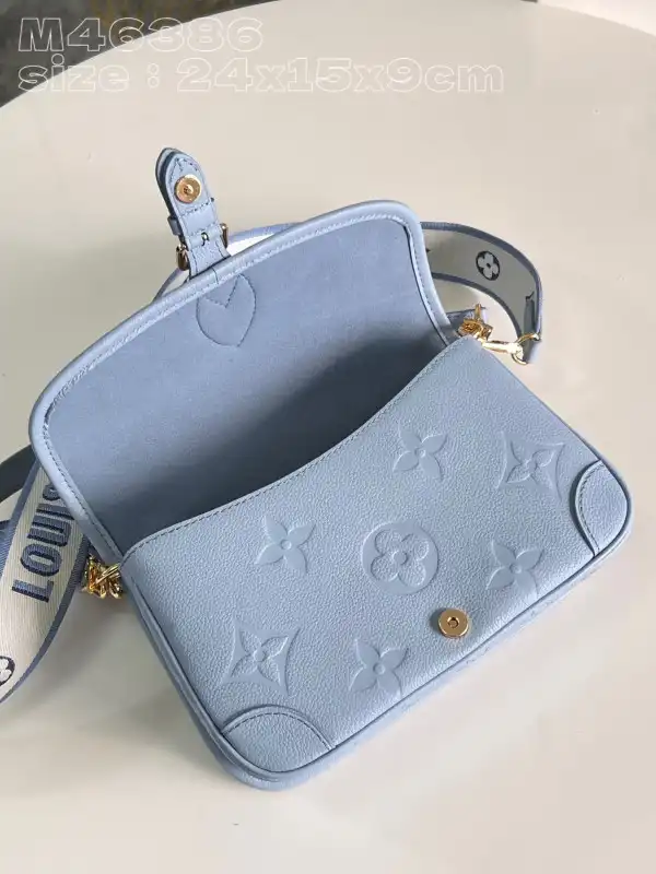 Aaa replica ru LOUIS VUITTON Nano Diane-24*15*9 CM