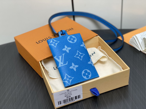 HOT SALE LOUIS VUITTON Card Holder Necklace-7.6*10*0.5CM