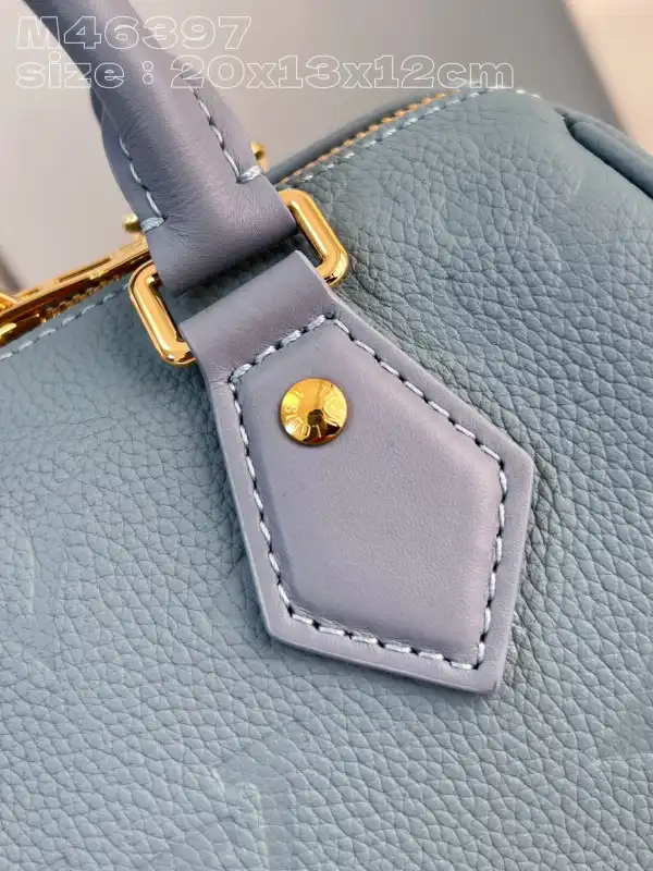 First bag ru LOUIS VUITTON SPEEDY BANDOULIÈRE 20