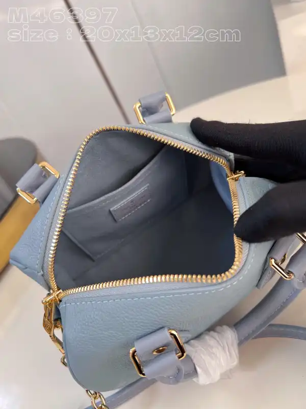 First bag ru LOUIS VUITTON SPEEDY BANDOULIÈRE 20