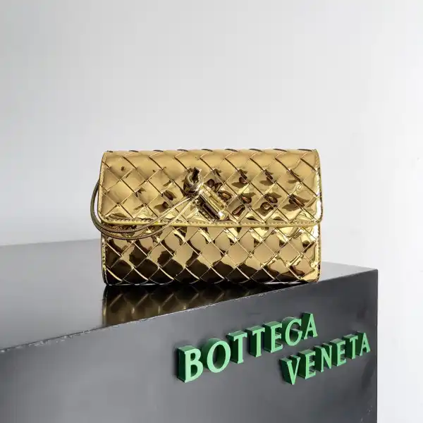 Frstbag ru BOTTEGA VENETA  Andiamo - 19*11.5*3CM