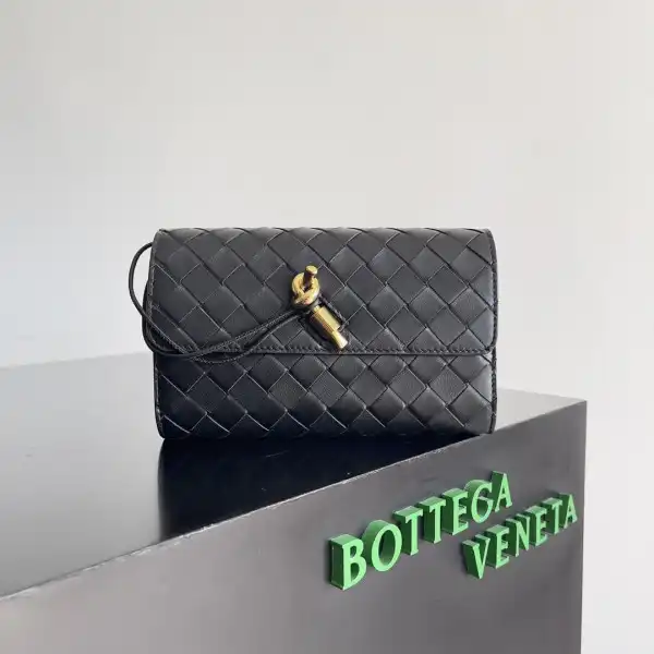 Firstbag Ru BOTTEGA VENETA  Andiamo - 19*11.5*3CM