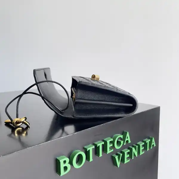 Frstbag ru BOTTEGA VENETA  Andiamo - 19*11.5*3CM