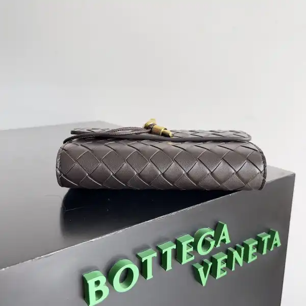 Firstbag Ru BOTTEGA VENETA  Andiamo - 19*11.5*3CM