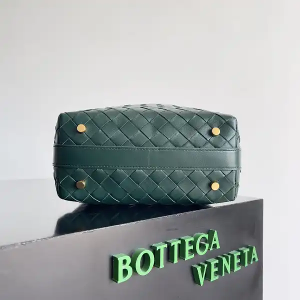 First Bag Ru BOTTEGA VENETA  CANDY WALLACE-22*13*9CM