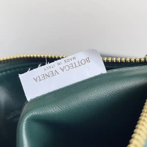 First Bag Ru BOTTEGA VENETA  CANDY WALLACE-22*13*9CM