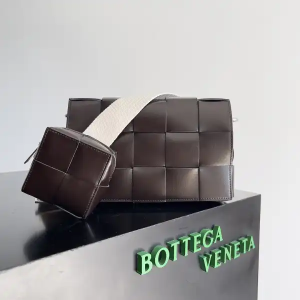 BOTTEGA VENETA CASSETTE-26*16*6.5cm