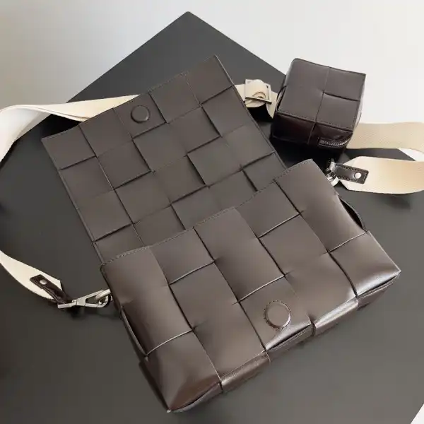 BOTTEGA VENETA CASSETTE-26*16*6.5cm