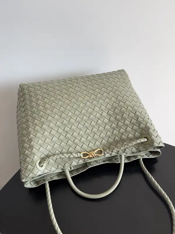 BOTTEGA VENETA  LARGE ANDIAMO-45*22*34CM