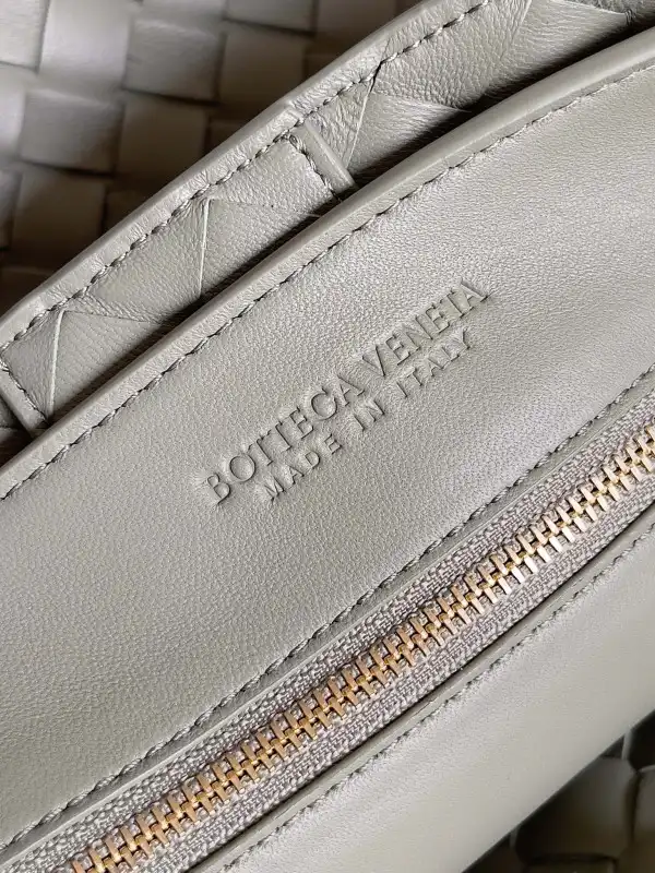 BOTTEGA VENETA  LARGE ANDIAMO-45*22*34CM