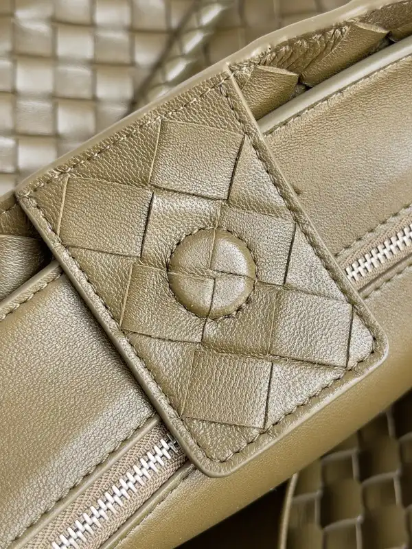 BOTTEGA VENETA LARGE ANDIAMO-45*22*34CM