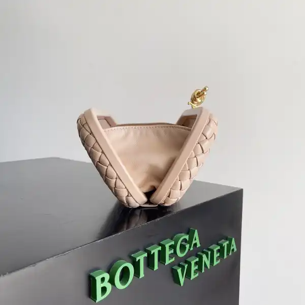 BOTTEGA VENETA Knot Minaudiere-20-12-5.5cm